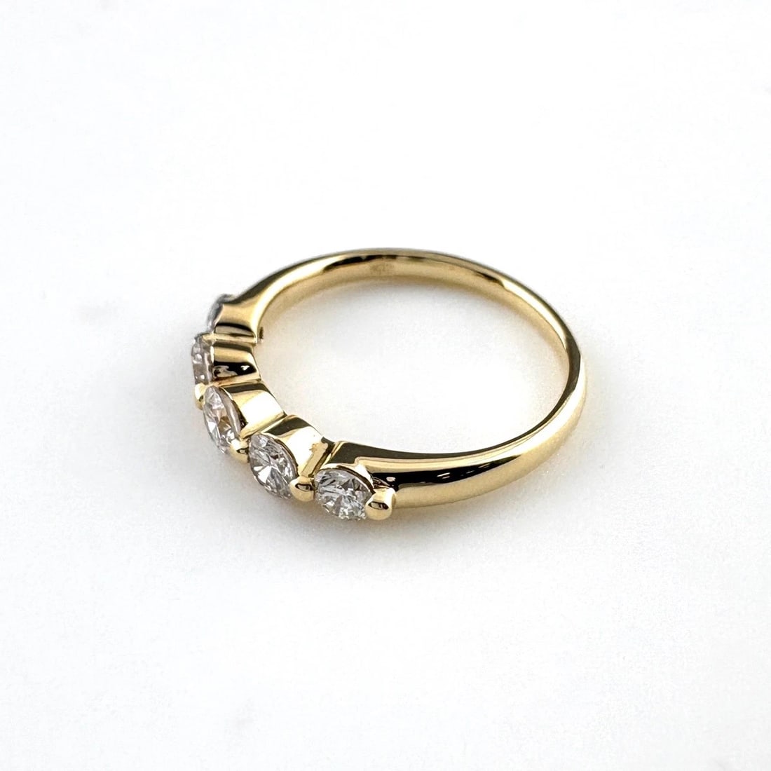 MELEE DIAMOND DESIGN RING YG YELLOWGOLD: Melee Diamond Design Ring Yg Yellowgold Brand: Unbranded Type: Ring Material: 18K, Color: YellowGold Size: US5.5 Accessories: None Accessories Notice: When purchasing pre-owned goods, please