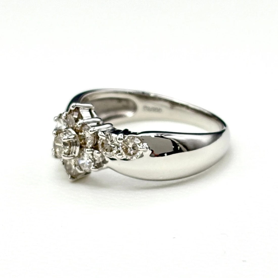 MELEE DIAMOND DESIGN RING PLATINUM: Melee Diamond Design Ring Platinum Brand: Unbranded Type: Ring Material: Pt900, Color: Platinum Size: US7 to 7.5 Accessories: None Accessories Notice: When purchasing pre-owned goods, please