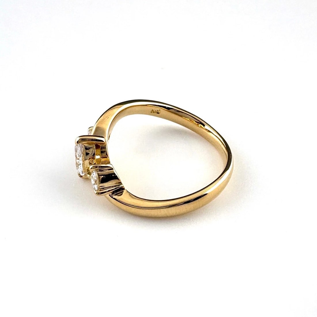 DIAMOND DESIGN RING YG YELLOWGOLD MELEE DIAMOND: Diamond Design Ring Yg Yellowgold Melee Diamond Brand: Unbranded Type: Ring Material: 18K, Color: YellowGold Size: US5 Accessories: None Accessories Notice: When purchasing pre-owned goods,
