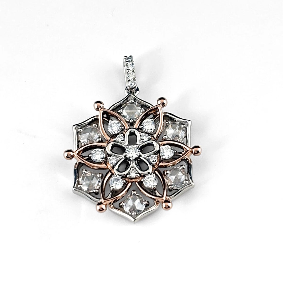 MELEE DIAMOND PENDANT HEAD PLATINUM PENDANT HEAD (1 of 3)