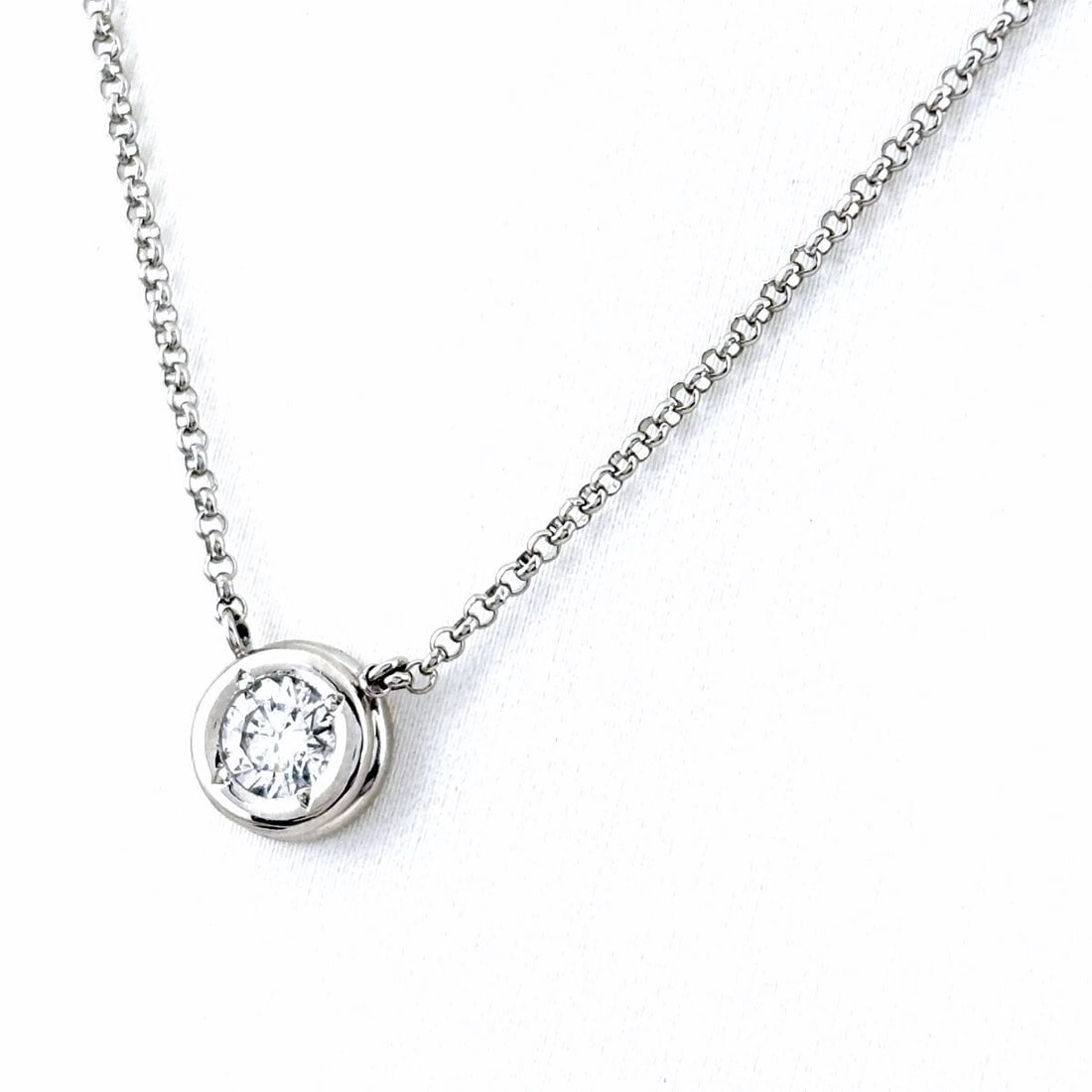 DIAMOND DESIGN NECKLACE PLATINUM: Diamond Design Necklace Platinum Brand: Unbranded Type: Necklace Material: Pt900, Color: Platinum Size: Chain / code 40cm(15.7") Pendant size 7.5×7.4mm(0.3") Accessories: None Accessories
