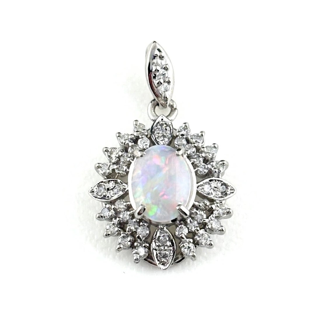 OPAL DESIGN PENDANT HEAD PLATINUM MELEE: Opal Design Pendant Head Platinum Melee Brand: Unbranded Type: Pendant Head Material: Pt900, Color: Platinum Size: Total length of the pendant head including a bail 25.0×15.2mm(1.0") Inside diame