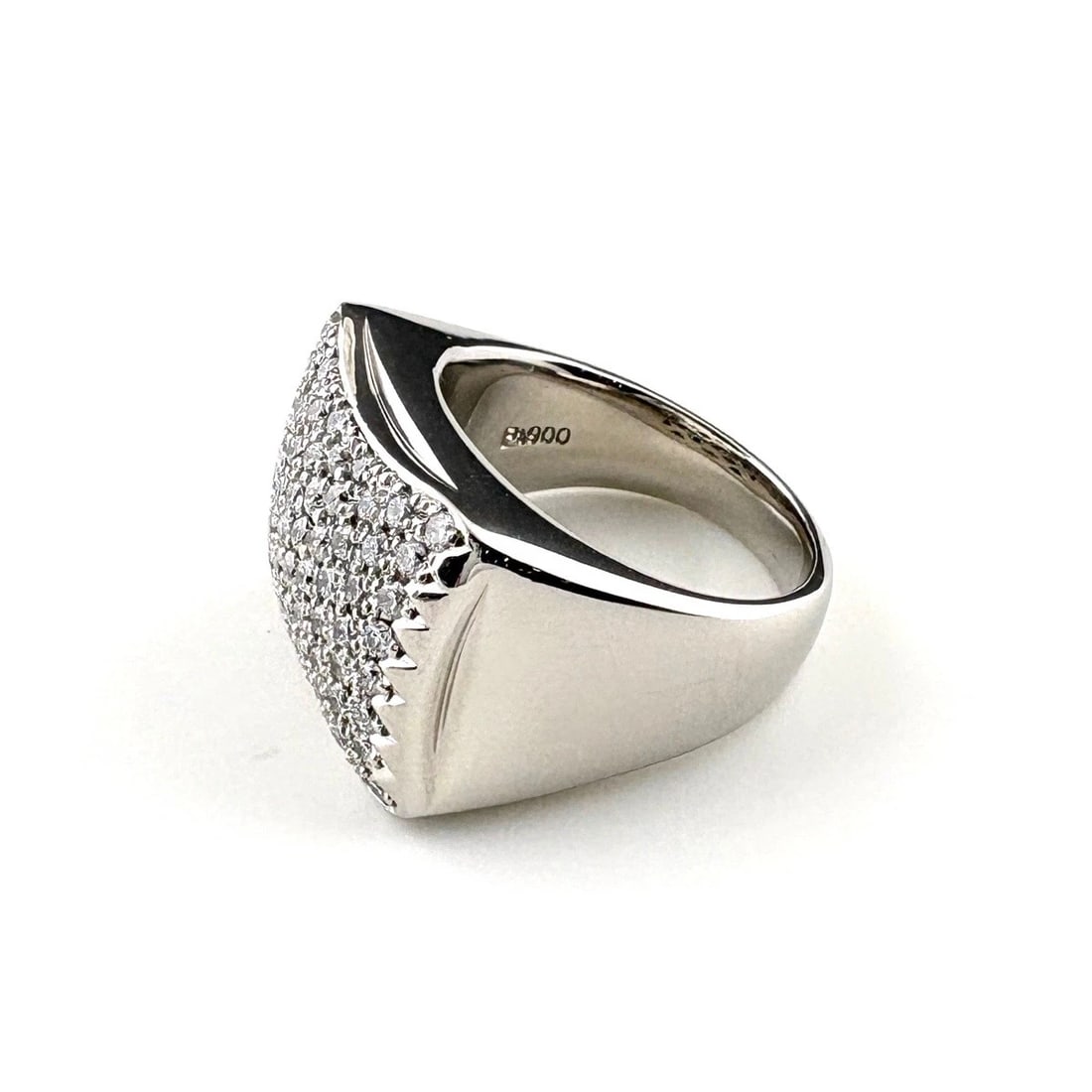 MELEE DIAMOND DESIGN RING PLATINUM: Melee Diamond Design Ring Platinum Brand: Unbranded Type: Ring Material: Pt900, Color: Platinum Size: US6.5 Accessories: None Accessories Notice: When purchasing pre-owned goods, please re