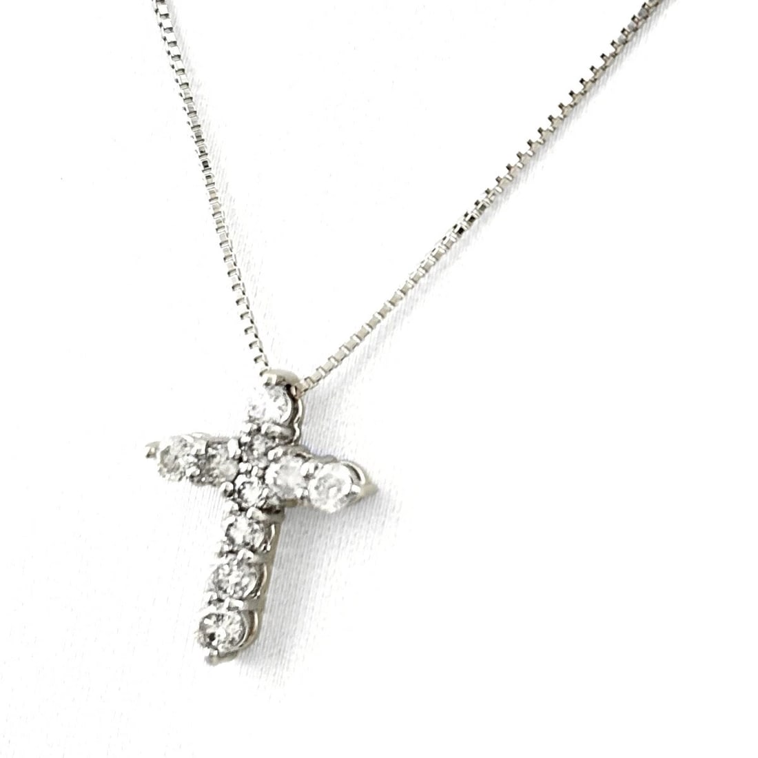 CROSS MOTIF DESIGN NECKLACE PLATINUM PENDANT MELEE (1 of 5)