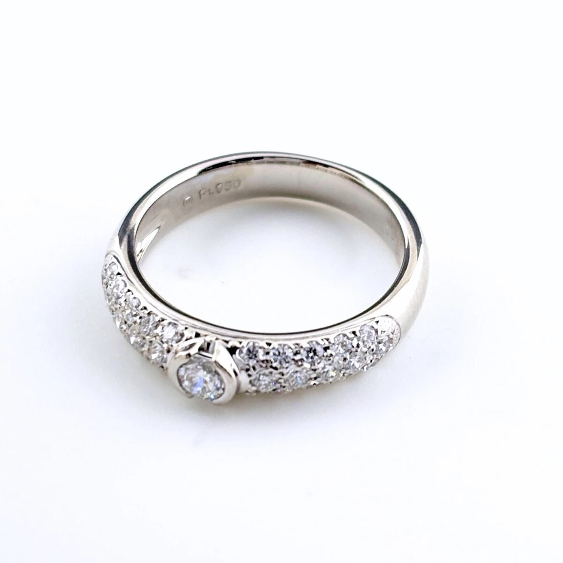 MIKIMOTO MELEE DIAMOND DESIGN RING PLATINUM: Mikimoto Melee Diamond Design Ring Platinum Brand: MIKIMOTO Type: Ring Material: Pt950, Color: Platinum Size: US5 Accessories: None Accessories Notice: When purchasing pre-owned goods, please