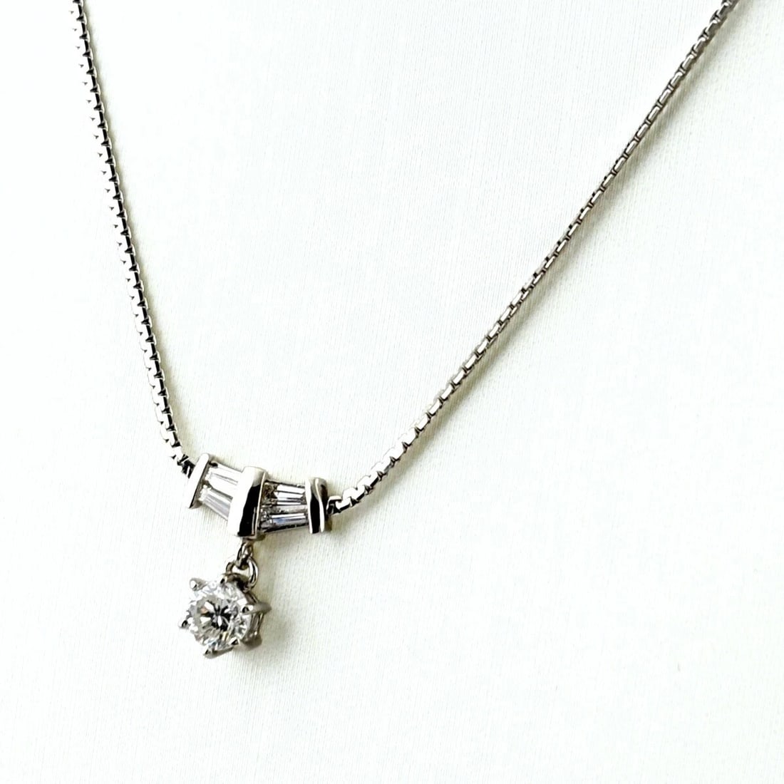 DIAMOND DESIGN NECKLACE PLATINUM PENDANT MELEE DIAMOND: Diamond Design Necklace Platinum Pendant Melee Diamond Brand: Unbranded Type: Necklace Material: Pt900, Color: Platinum Size: Chain / code 41cm(16.1") Pendant size 12.8×10.3mm(0.5") 