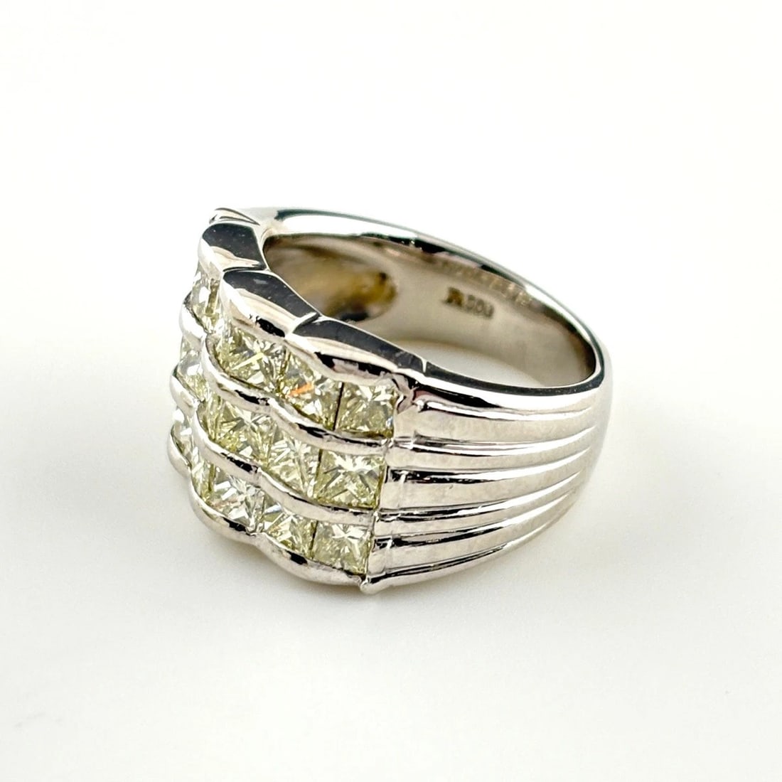 MELEE DIAMOND DESIGN RING PLATINUM: Melee Diamond Design Ring Platinum Brand: Unbranded Type: Ring Material: Pt900, Color: Platinum Size: US6 Accessories: None Accessories Notice: When purchasing pre-owned goods, please refe