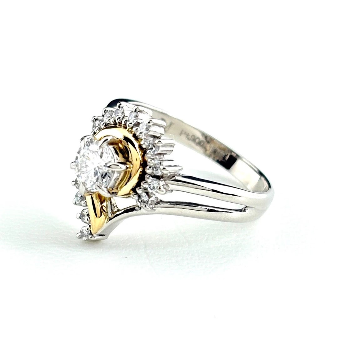 DIAMOND DESIGN RING PLATINUM YG: Diamond Design Ring Platinum Yg Brand: Unbranded Type: Ring Material: Pt900, Color: Platinum YellowGold Size: US6.5 to 7 Accessories: None Accessories Notice: When purchasing pre-owned goo