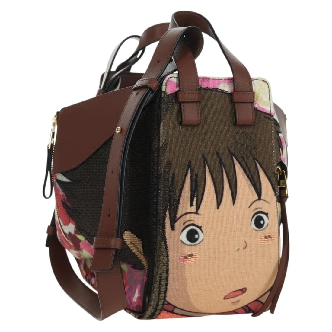 LOEWE × STUDIO GHIBLI HAMMOCK SMALL CHIHIRO SPIRITED AWAY CANVAS: LOEWE × Studio Ghibli Hammock Small Chihiro Spirited Away Canvas Brand: LOEWE Type: Shoulder Bag Material: Canvas Color: Multicolor Size: W11.8 x H9.4 x D5.1inch(Approx) Shoulder Drop:18.1 - 22.0