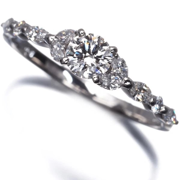 AHKAH RING DIAMOND TRANSPARENT 900 PLATINUM: AHKAH Ring Diamond Transparent 900 Platinum Brand: AHKAH Type: Ring Material: 900 / Platinum Main Stone/Creation Natural Color: Platinum Size: US5.25-5.5 Accessories: None Accessories Notice: