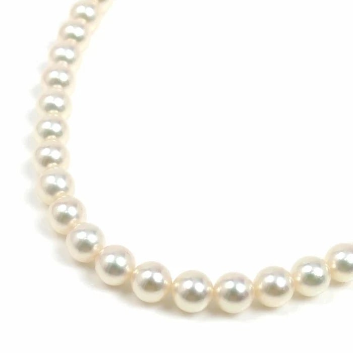 MIKIMOTO BABY PEARL NECKLACE 18K: MIKIMOTO Baby Pearl Necklace 18K Brand: Mikimoto Type: Necklace Material: 18K Yellow Gold Main Stone/Creation Pearl Color: Gold Size: Pearl Size: Approx. 4.5-5.0 mm Chain Length: Approx. 43 cm / 16.9 