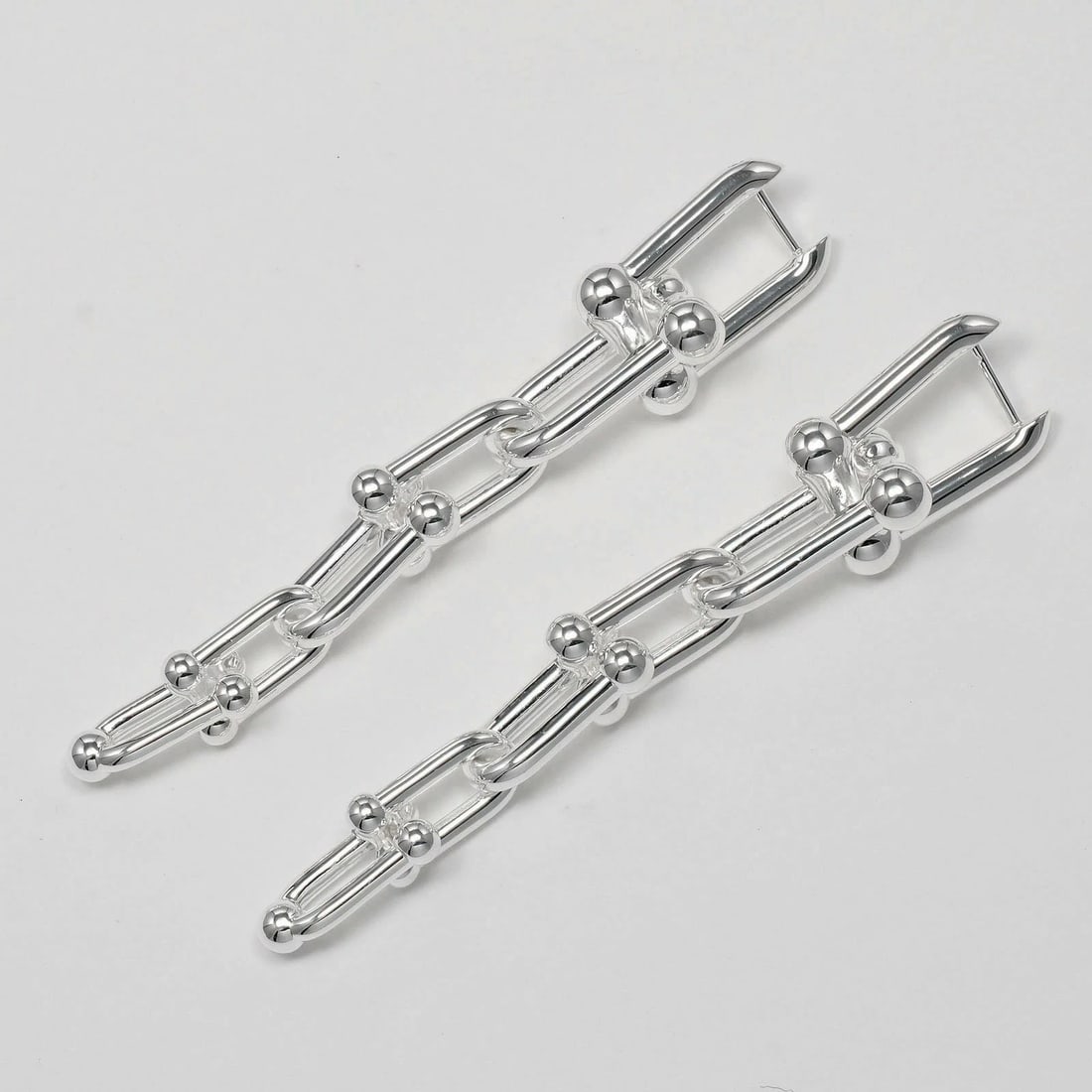 TIFFANY & CO. HARDWEAR GRADUATED LINK EARRINGS: Tiffany & Co. HardWear Graduated Link Earrings Brand: Tiffany & Co. Type: Earrings Material: Sterling Silver (925) Color: Silver Size: Dimensions: Length: Approx. 3.15 inches Width: Approx. 0.55 i