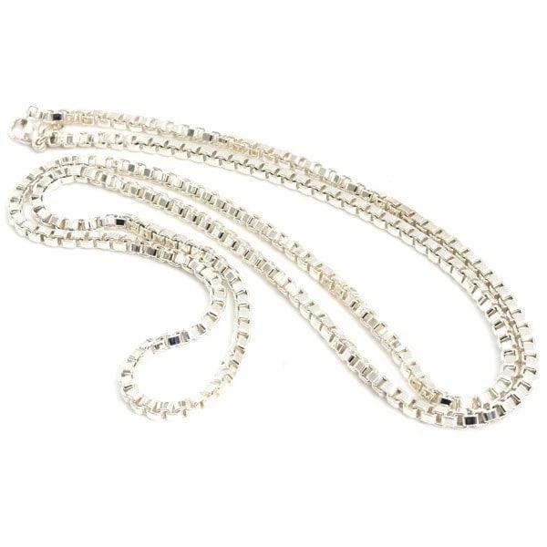 TIFFANY & CO. VENETIAN LONG CHAIN NECKLACE: Tiffany & Co. Venetian Long Chain Necklace Brand: Tiffany & Co. Type: Necklace Material: Sterling Silver (SV925) Color: Silver Size: Chain Length: approx. 36.2 in (92 cm) Accessories: None