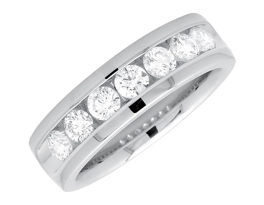 14K WHITE GOLD ONE ROW ROUND DIAMOND COMFORT FIT RING: 14k White Gold One Row Round Diamond Comfort Fit Ring Brand: None Type: Ring Material: 14k White Gold Main Stone/Creation Natural Color: White Gold Size: 10 US Accessories: None Accessorie