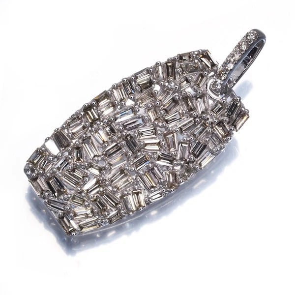 DIAMOND TAPERED-CUT PENDANT 18K 750 WHITE GOLD: Diamond Tapered-cut Pendant 18K 750 White Gold Brand: Unbranded Type: Pendant Material: 18K / 750 / White Gold Main Stone/Creation Natural Color: White Gold Size: Design size: 26.6 x 11.3mm