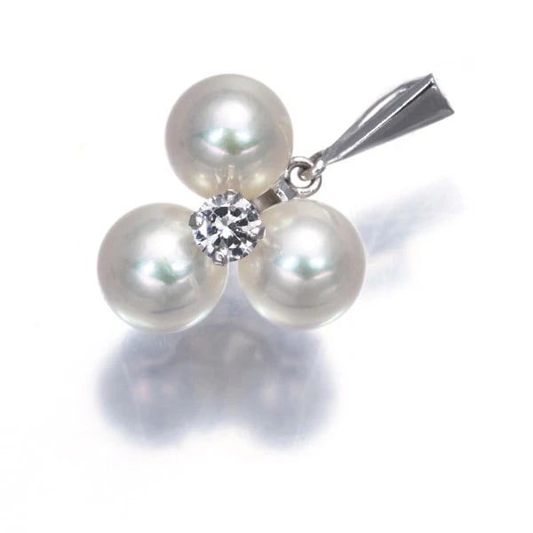 MIKIMOTO PENDANT AKOYA PEARL DIAMOND: Mikimoto Pendant Akoya Pearl Diamond Brand: MIKIMOTO Type: Pendant Material: 14K / 585 / White Gold Color: White Gold Size: Design size: 12.1 x 13.1mm Total length of the pendant including the bai