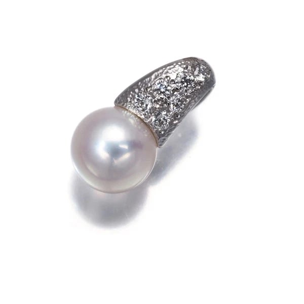MIKIMOTO PENDANT AKOYA PEARL DIAMOND: Mikimoto Pendant Akoya Pearl Diamond Brand: MIKIMOTO Type: Pendant Material: 18K / 750 / White Gold Color: White Gold Size: Total length of the pendant including the bail: 13.9mm Bail inner diamet