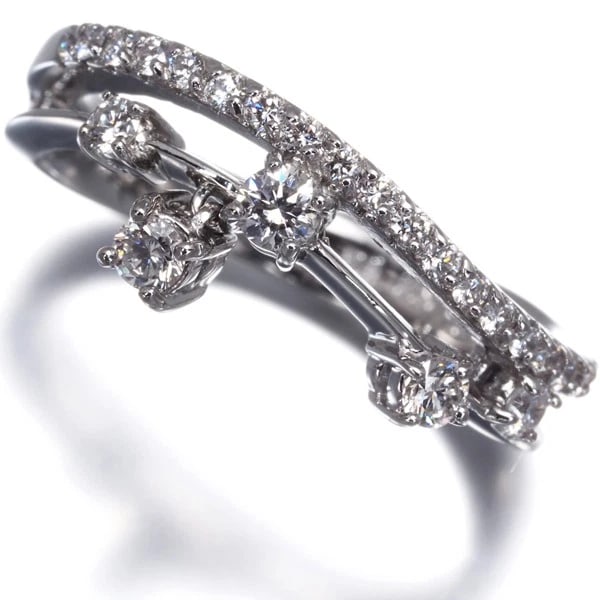 PONTE VECCHIO RING DIAMOND WAVE DROP: Ponte Vecchio Ring Diamond Wave Drop Brand: Ponte Vecchio Type: Ring Material: 18K / 750 / White Gold Main Stone/Creation Natural Color: White Gold Size: US5.25-5.5 Accessories: None