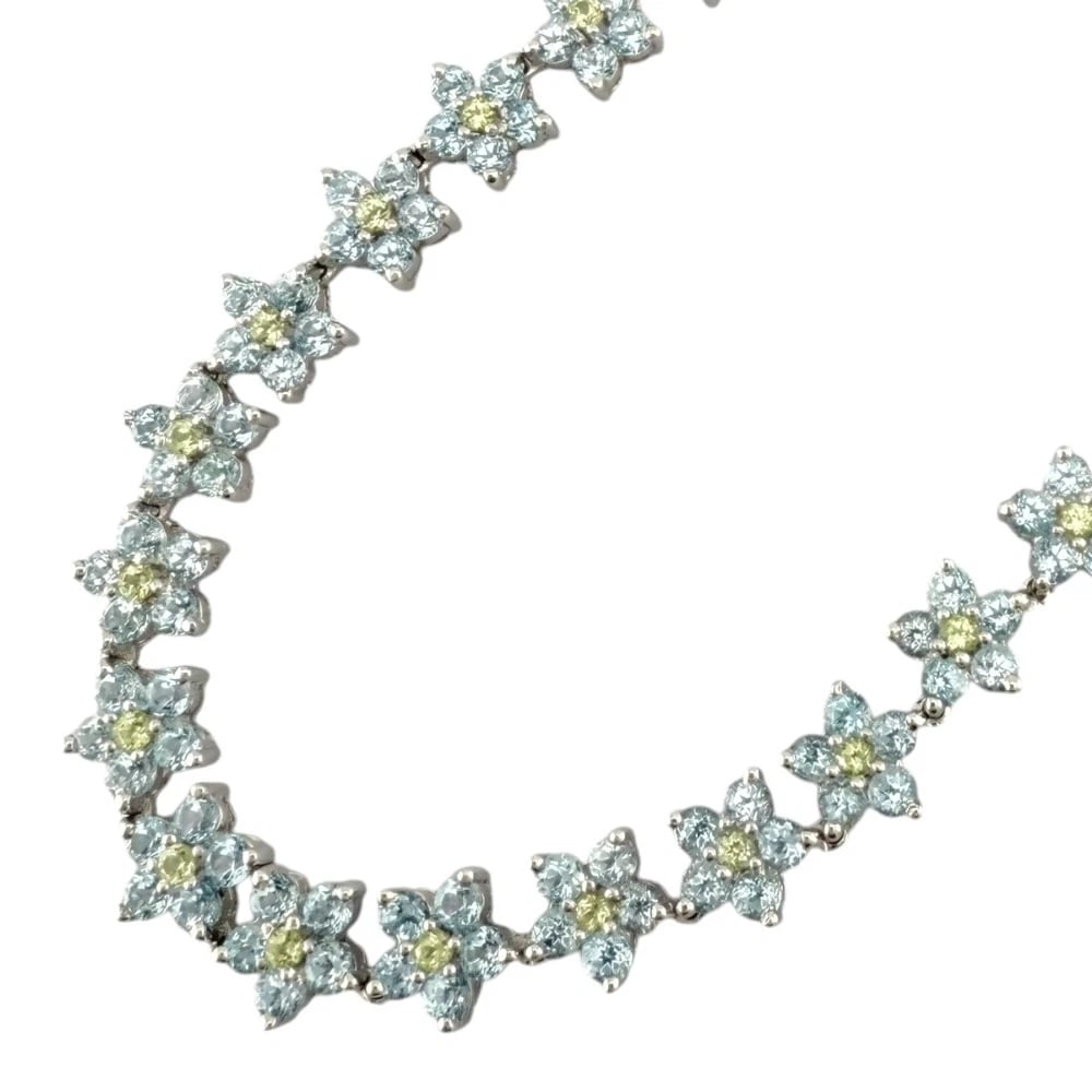 PONTE VECCHIO NECKLACE K18 BLUE TOPAZ PERIDOT FLOWER: Ponte Vecchio Necklace K18 Blue Topaz Peridot flower Brand: Ponte Vecchio Type: Necklace Material: K18 white gold Main Stone/Creation Blue Topaz Color: Silver Size: Size(CM) Total Length:40.5cm To