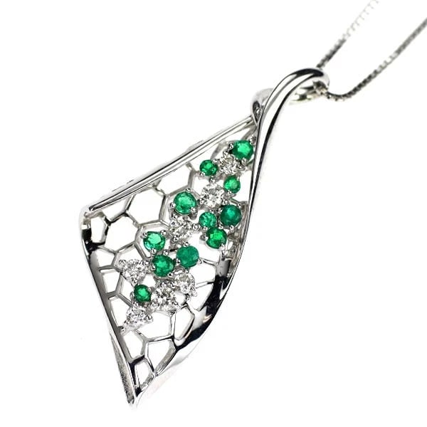 K18WG EMERALD DIAMOND PENDANT NECKLACE: K18WG Emerald Diamond Pendant Necklace Brand: None Type: pendant necklace Material: K18WG Main Stone/Creation emeraldsSide Stone diamonds Color: WG Size: Necklace: Chain Length?45cm 