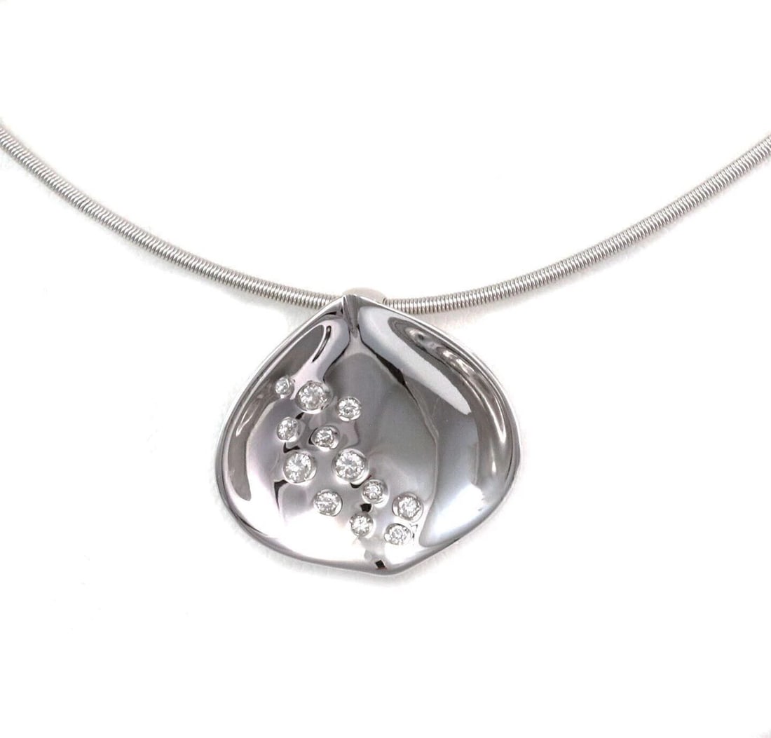 KOESIA DIAMOND 18K WHITE GOLD CONCAVE LEAF PENDANT CABLE CHOKER NECKLACE: Koesia Diamond 18k White Gold Concave Leaf Pendant Cable Choker Necklace Brand: Koesia Type: Necklace Material: 18k white gold Color: None Size: Measurement: chain: 16" x 1.2mm thick Pendant: 0.83