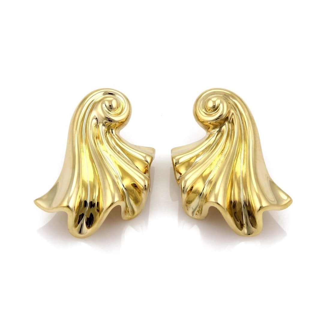 LARGE SHELL CURLED EARRINGS: Large Shell Curled Earrings Brand: Unbranded Type: Yellow Material: 18k Yellow Gold Color: Yellow Size: Measurement: 2.03" long x 1.76" wide x 0.63" high Accessories: None Accessories Noti