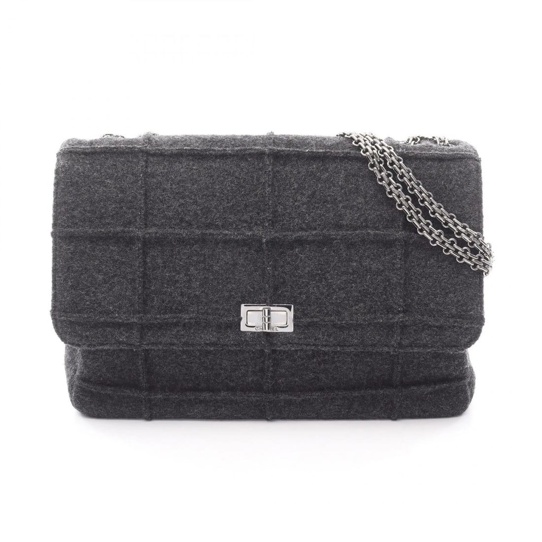 CHANEL 2.55 CHOCOLATE BAR CHAIN SHOULDER HANDBAG: CHANEL 2.55 Chocolate bar Chain Shoulder Handbag Brand: CHANEL Type: Shoulder Bag Material: Exterior Material wool Color: Exterior Color Gray Size: H:20cm x W:30cm x D:10cm (H:7.9" x W:11.8" x D:3