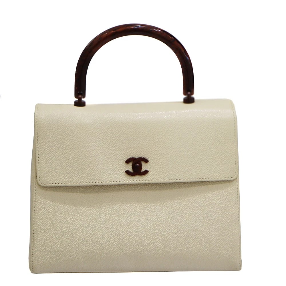 CHANEL WOOD HANDLE BAG BEIGE LEATHER HANDBAG: Chanel Wood Handle Bag Beige Leather Handbag Brand: CHANEL Type: Handbag Material: leather Color: Beige Size: Width (approx.): W26cm cm Height (approx.): H21cm cm Depth (approx.): D9cm cm Accesso