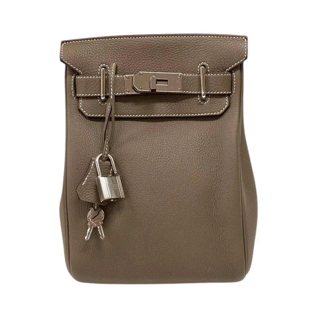 HERMES KELLY AKKAD PM K ETOUPE TOGO BODY BAG: HERMES Kelly Akkad PM K Etoupe Togo Body Bag Brand: HERMES Type: Womwns Bag Material: Togo Color: Etoupe with silver hardware Size: Width (approx.): 18cm Height (approx.): 26cm Depth (approx.): 8cm