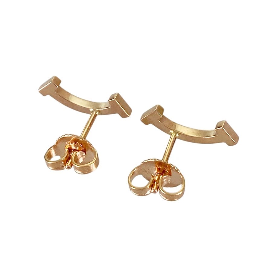 TIFFANY&CO. T SMILE MINI ROSE GOLD EARRING: TIFFANY&Co. T Smile mini Rose gold Earring Brand: TIFFANY&Co. Type: Earring Material: 18K ROSE GOLD, Color: Gold Size: Top size: 0.1"x0.5"Top size:3.5mm×13.4mm Accessories: None Accessorie