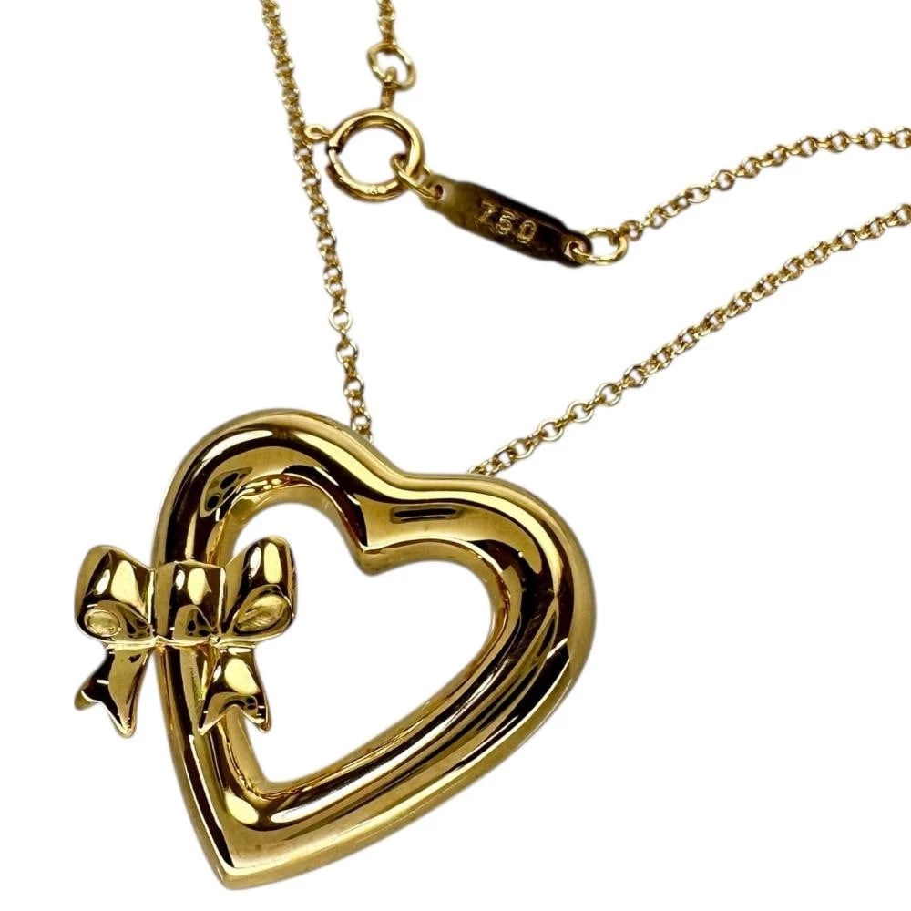 TIFFANY&CO. HEART & BOW NECKLACE 18K YELLOW GOLD: TIFFANY&CO. HEART & BOW NECKLACE 18K YELLOW GOLD Brand: Tiffany & Co. Type: NECKLACE Material: 18K Yellow Gold, Color: YELLOW GOLD Size: Chain Length: Approx. 45.5cm Top: 16.0mm x 20.0mm x 3.4mm Neckl
