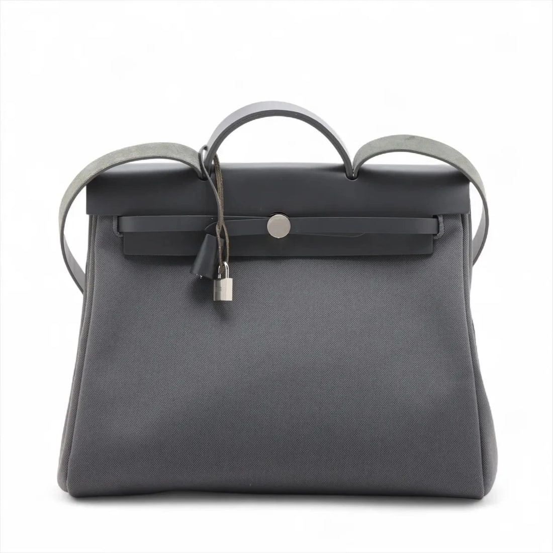 HERMES HERBAG ZIP MM TWAL MILITARY X VASH HUNTER ARDOISE SILVER: Hermes Herbag Zip MM Twal military x vash hunter Ardoise Silver Brand: Hermès Type: Hand bag Material: Twal Military x Vash Hunter Color: Ardoise Size: Height:12.6inch Length:15.0inch Depth:5.5inch H