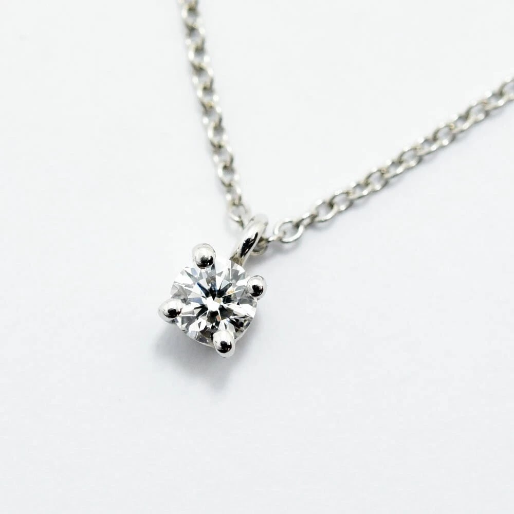 TIFFANY & CO. SOLITAIRE NECKLACE PENDANT: Tiffany & Co. Solitaire Necklace Pendant Brand: Tiffany & Co. Type: Necklace Material: Pt950, Main Stone/Creation Natural Color: Platinum Size: 41cmTop: Approx. 6.1 x 3.6mm (including bail)Approx. 2.5