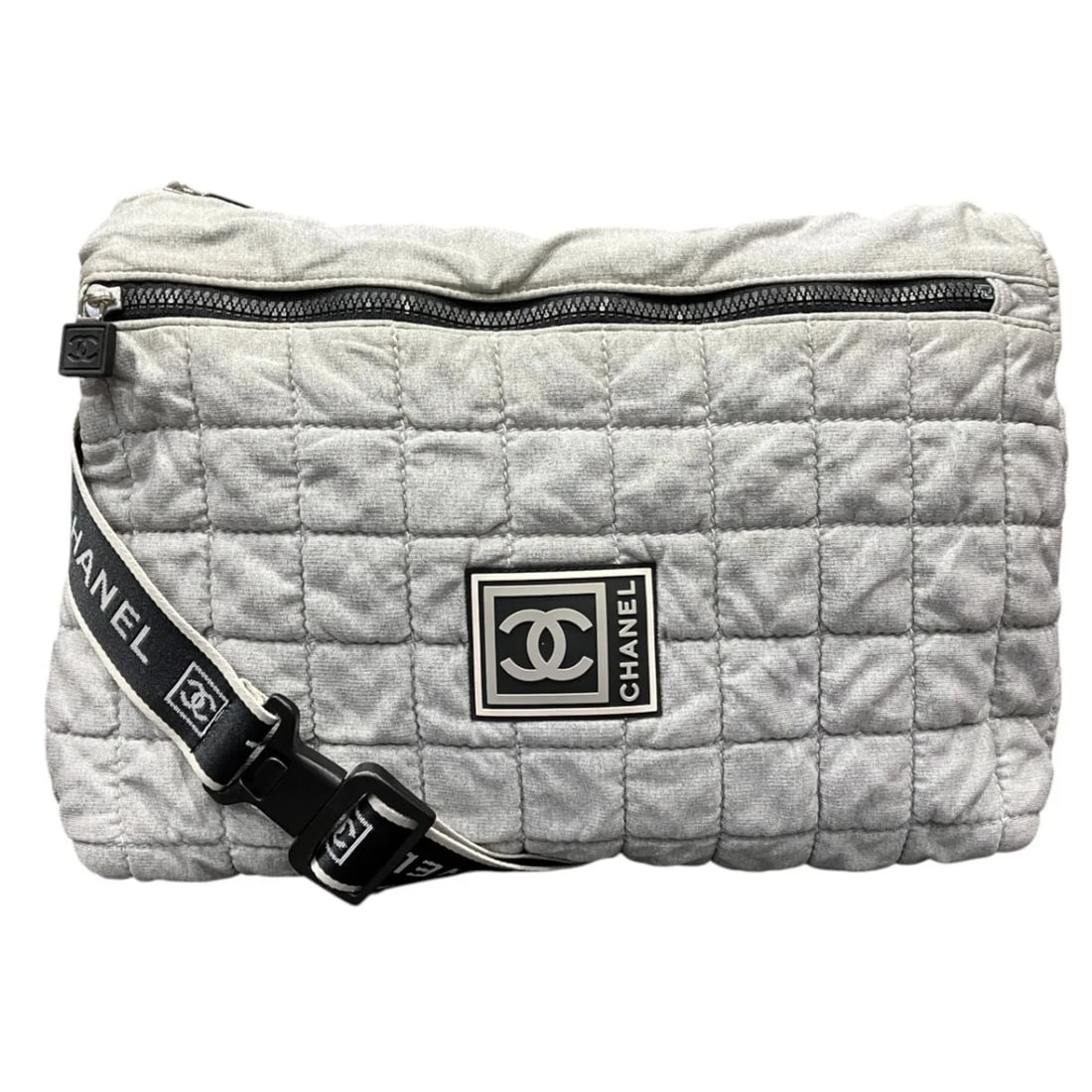 CHANEL SHOULDER BAG SPORT LINE CHOCOBAR: CHANEL Shoulder Bag Sport Line Chocobar Brand: Chanel Type: Shoulder bag Material: none Color: Gray Size: Size (HxWxD) 32cm x 39cm x 6cm / 12.59'' x 15.35'' x 2.36'' Accessories: None Acce