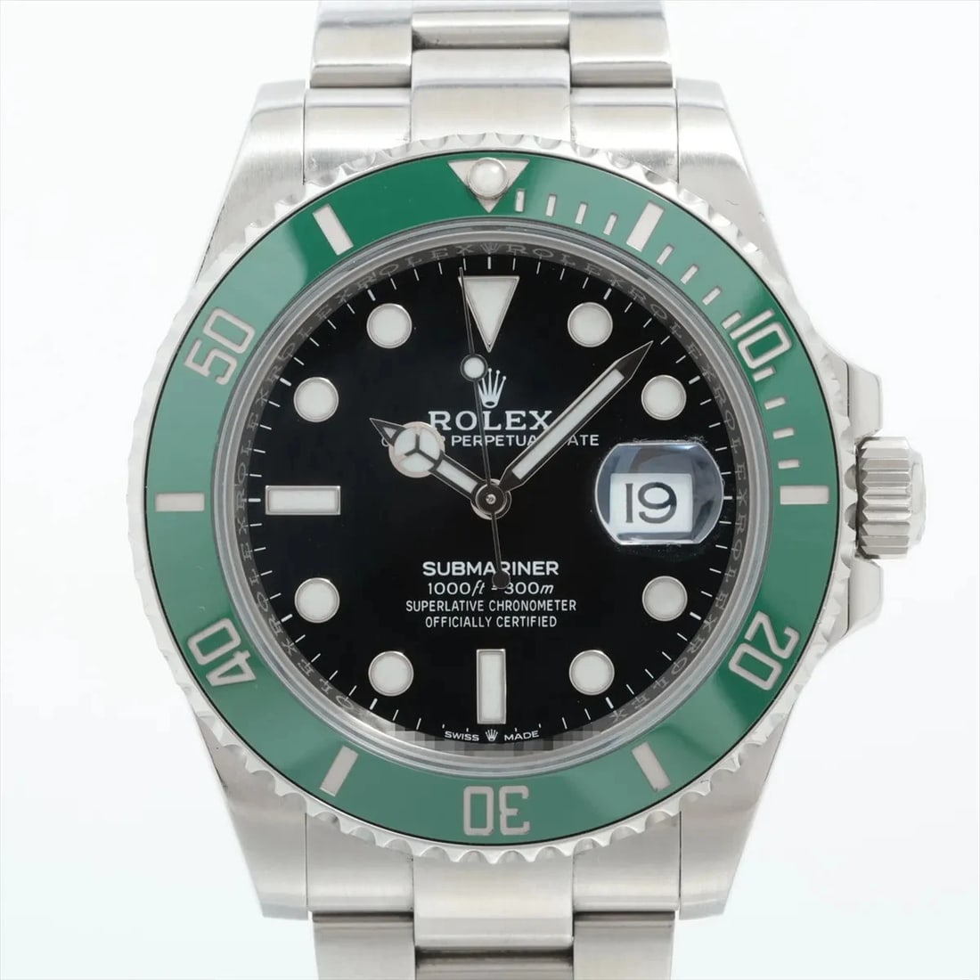 ROLEX SUBMARINER DATE BLACK DIAL WATCH: Rolex Submariner Date Black Dial Watch Brand: Rolex Type: Wristwatch Material: SS Color: Dial Color Black Size: Case:W1.6 x H1.6inch / W41 x H41 Circumference of Wrist:6.9inch / 17.5 Accessories: