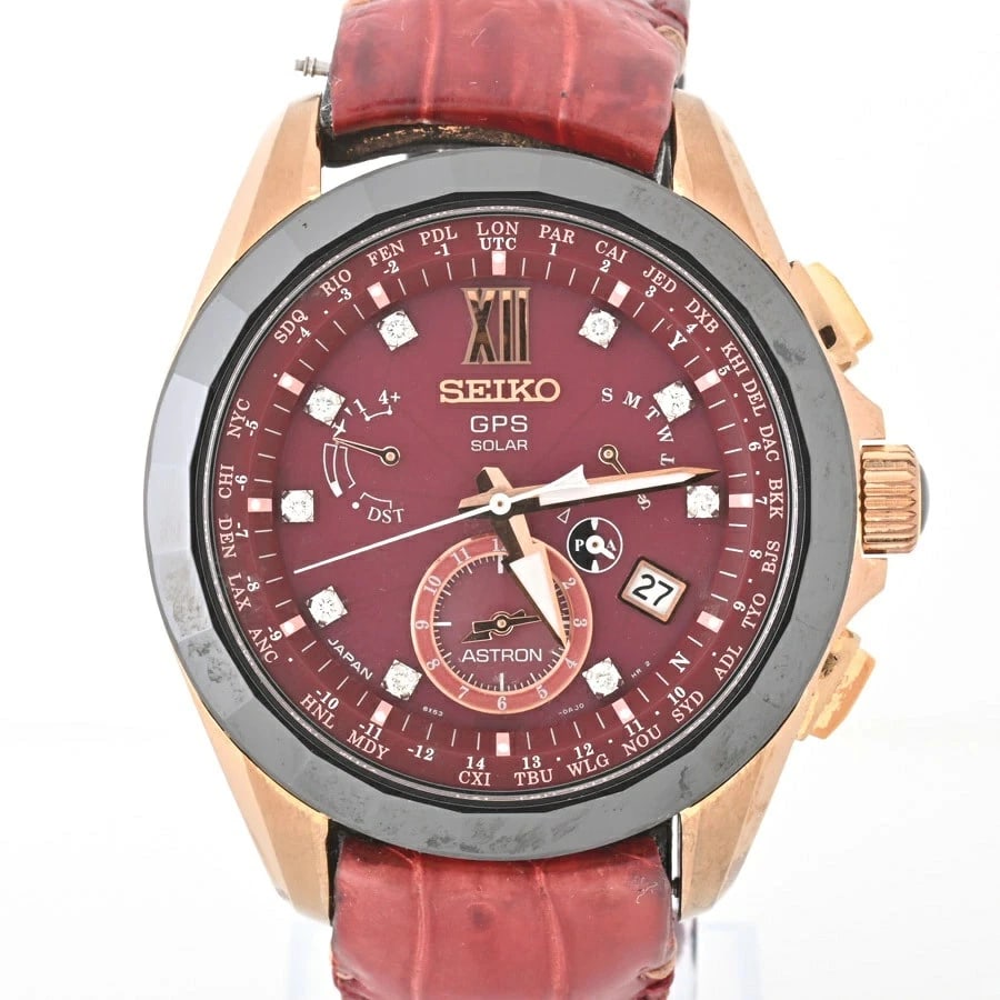 SEIKO ASTRON GPS WATCH: Seiko Astron GPS Watch Brand: SEIKO Type: Wristwatch Material: Titanium (pink gold plated)/Ceramic/Leather Color: Dial Color red Size: Size: 45mm (width) x 13.3mm Accessories: None Accesso