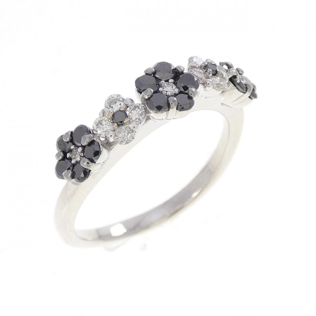 K18WG/K18BG FLOWER DIAMOND RING: K18WG/K18BG Flower Diamond Ring Brand: Unbranded Type: Diamond Ring Material: 18k White Gold, Main Stone/Creation Natural Color: White Gold Size: US 5 3/4 Accessories: None Accessories Notice: When
