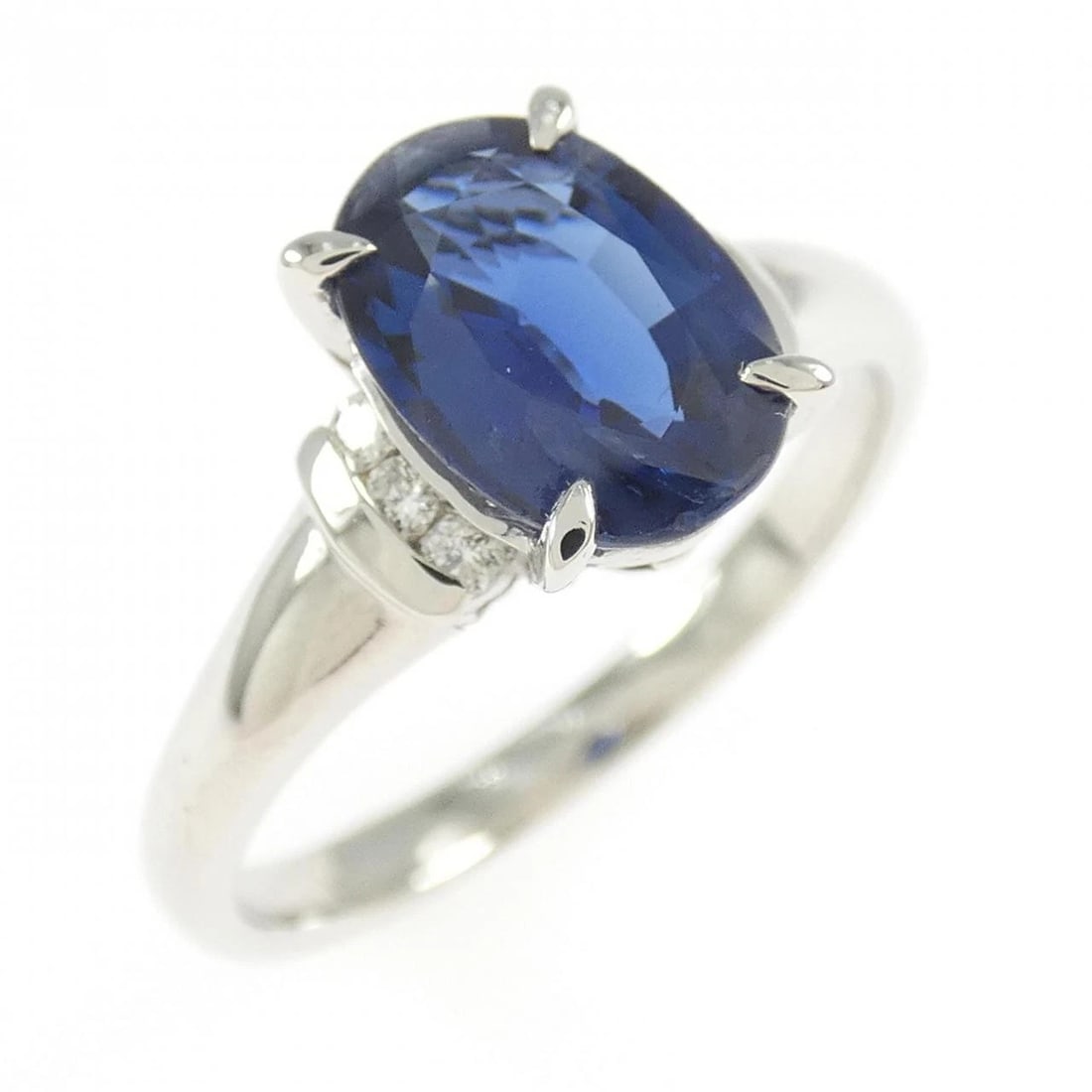 PT900 SAPPHIRE RING: PT900 Sapphire Ring Brand: Unbranded Type: Sapphire Ring Material: Platinum900, Main Stone/Creation Sapphire Secondary Stone Diamond Color: Platinum Size: US 6 1/4 Accessories: None Accessories