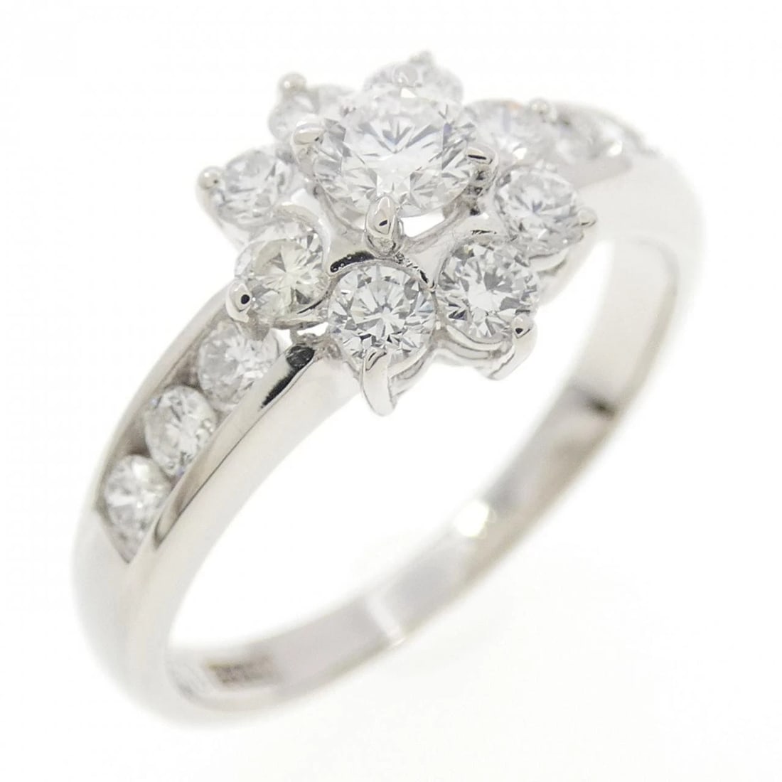 PT900 FLOWER DIAMOND RING: PT900 Flower Diamond Ring Brand: Unbranded Type: Diamond Ring Material: Platinum900, Main Stone/Creation Natural Color: Platinum Size: US 5 3/4 Accessories: None Accessories Notice: When purchasing