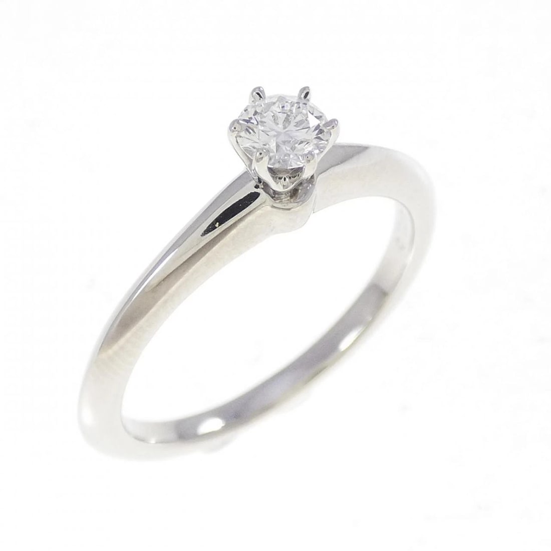 TIFFANY&CO. CLASSIC SOLITAIRE RING: TIFFANY&Co. Classic Solitaire Ring Brand: TIFFANY&Co. Type: Ring Material: Platinum950, Main Stone/Creation Natural Color: White Size: US 7 Accessories: None Accessories Notice: When purchasing