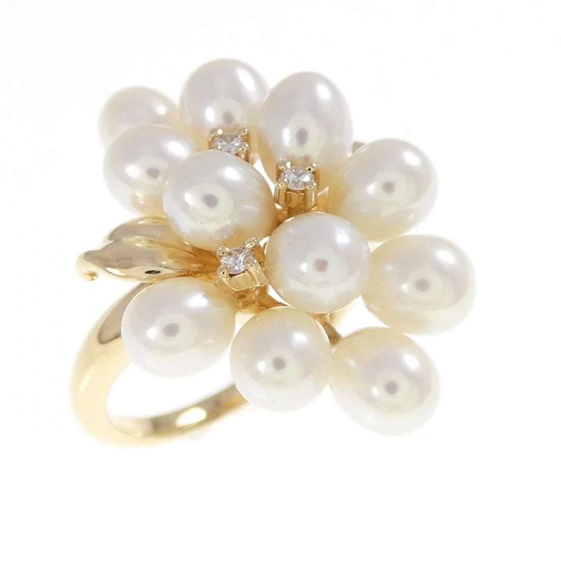 TASAKI AKOYA PEARL RING: Tasaki Akoya Pearl Ring Brand: TASAKI Type: Ring Material: K18 yellow gold, Main Stone/Creation Akoya PearlSecondary Stone Diamond Color: Yellow Gold Size: US 5 3/4 Accessories: None Accessories