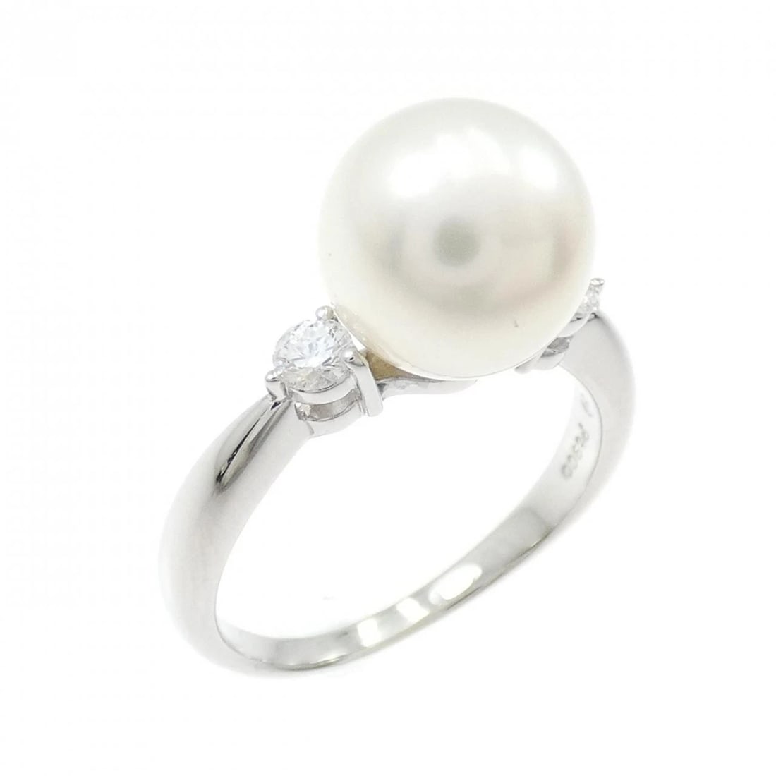 TASAKI AKOYA PEARL RING: Tasaki Akoya Pearl Ring Brand: TASAKI Type: Ring Material: Platinum900, Main Stone/Creation Akoya Pearl Secondary Stone Natural Color: None Size: US 5 3/4 Accessories: None Accessories Not