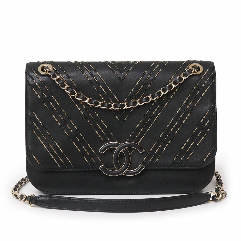CHANEL V STITCH SHOULDER BAG COCO MARK SHEEPSKIN BLACK: CHANEL V Stitch Shoulder Bag Coco Mark Sheepskin Black Brand: CHANEL Type: Handbag Material: Exterior: Sheepskin Interior: Calfskin Color: Black Size: W: 25cm x H: 16.5cm x D: 7.5cm Accessories: N