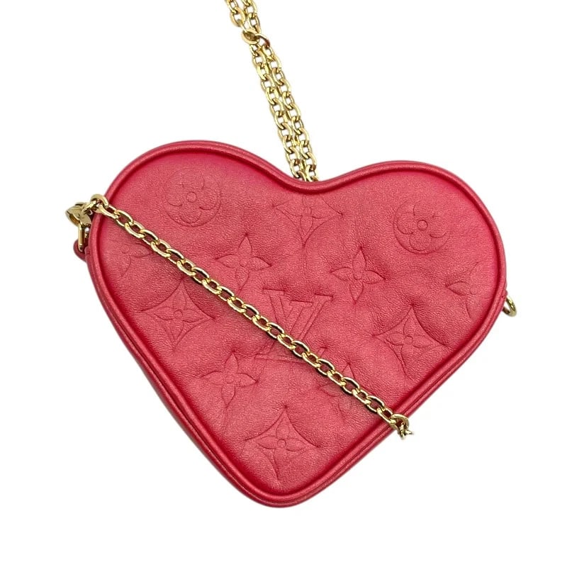 LOUIS VUITTON HEART ON CHAIN POUCH SHOULDER BAG: LOUIS VUITTON Heart On Chain Pouch Shoulder Bag Brand: LOUIS VUITTON Type: Handbag Material: Lambskin Color: pink Size: W: 14cm / H: 10cm / D: 5cm / Shoulder strap: 113cm Accessories: None