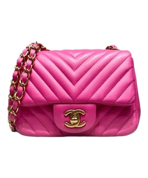 CHANEL CHEVRON MINI MATELASSÉ: CHANEL Chevron Mini Matelassé Brand: CHANEL Type: Handbag Material: Lambskin Color: Pink With Gold Hardware Size: H:12.5cm / W:17.0cm / D:7.5cm Accessories: None Accessories Notice: When p