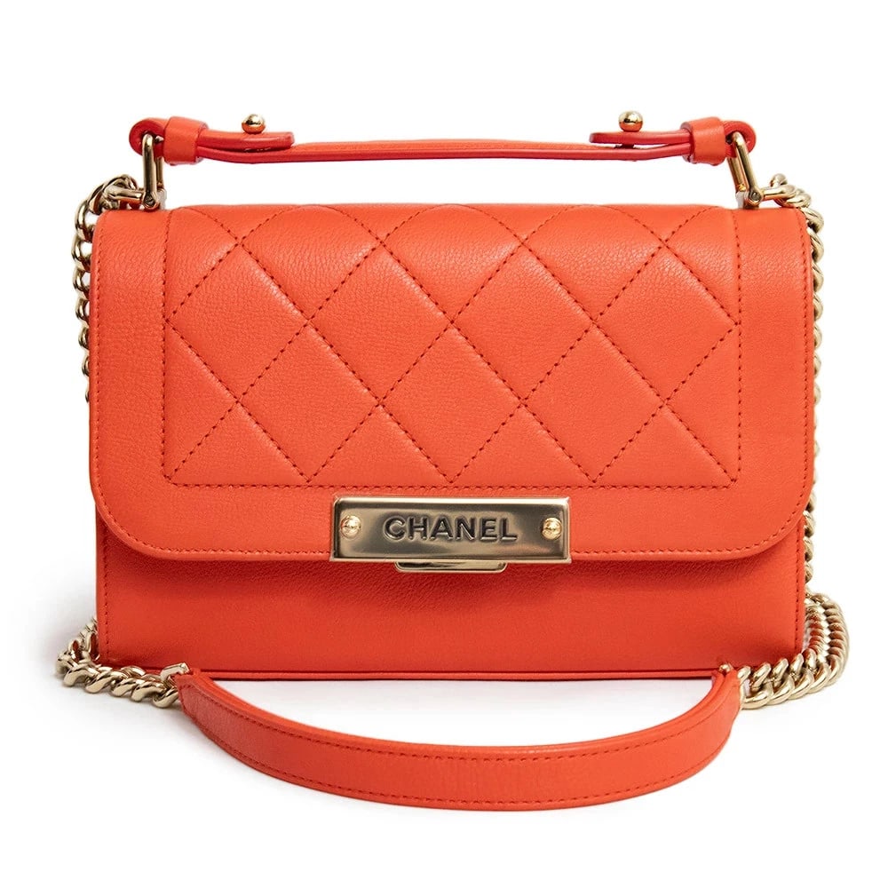 CHANEL MATELASSÉ LABEL CLICK SINGLE ORANGE: CHANEL Matelassé Label Click Single Orange Brand: CHANEL Type: Handbag Material: Calfskin (Cowhide) Color: Orange Size: W: 21cm x H: 13.5cm x D: 7.5cm Handle: 21.5cm Accessories: None Acce