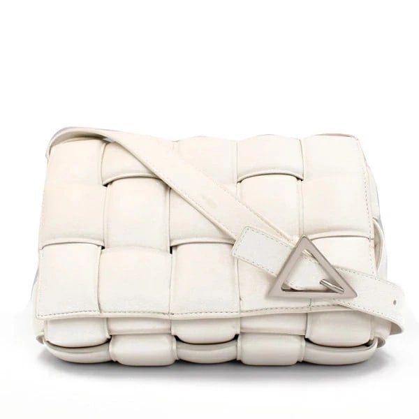 BOTTEGA VENETA PADDED CASSETTE INTRECCIATO LEATHER WHITE: Bottega Veneta Padded Cassette Intrecciato Leather White Brand: Bottega Veneta Type: Handbag Material: Leather Color: White Size: W:25cm × H:15cm × D:10cm Accessories: None Accessories Not
