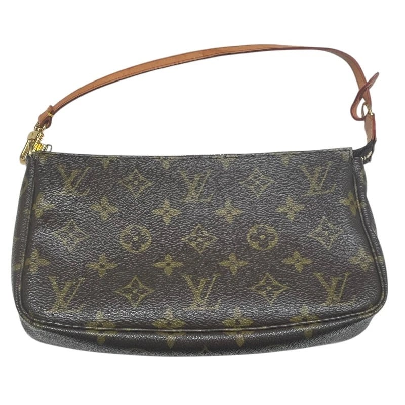 LOUIS VUITTON POCHETTE MONOGRAM PVC POUCH: LOUIS VUITTON Pochette Monogram PVC Pouch Brand: LOUIS VUITTON Type: Handbag Material: Pvc Color: Monogram Size: W: 22cm / H: 12cm / D: 3.5cm Accessories: None Accessories Notice: When purchasing