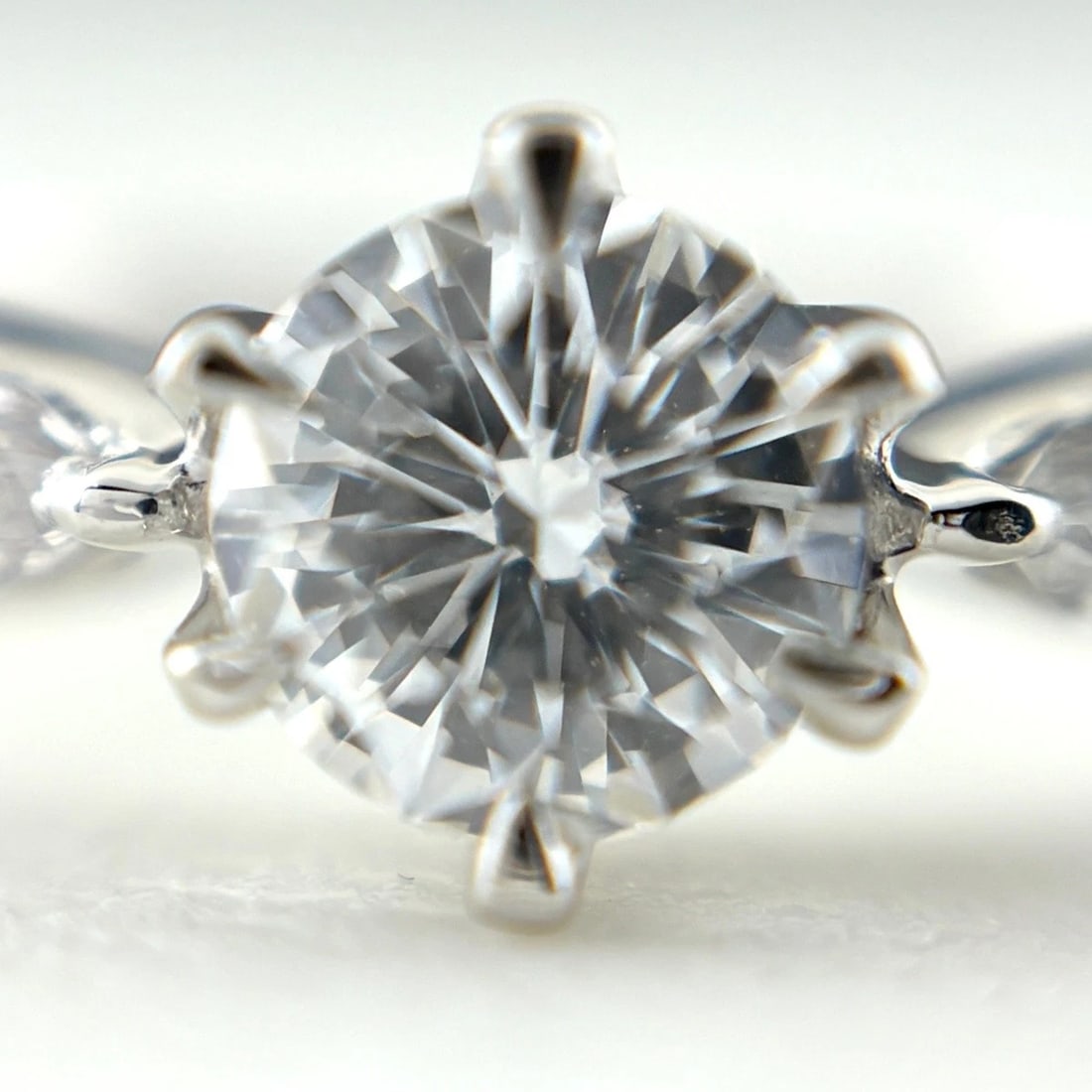 DIAMOND DESIGN RING PLATINUM PT900 - 2