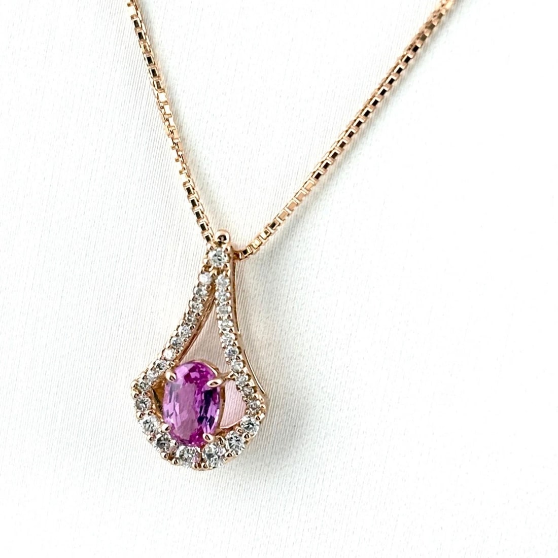 PINK SAPPHIRE DESIGN RING PG PINK GOLD PENDANT MELEE: Pink Sapphire Design Ring Pg Pink Gold Pendant Melee Brand: Unbranded Type: Necklace Material: K14, Main Stone/Creation Pink sapphire Color: Pink Gold Size: Chain / code 45cm(17.7") Pendant size 17.1�